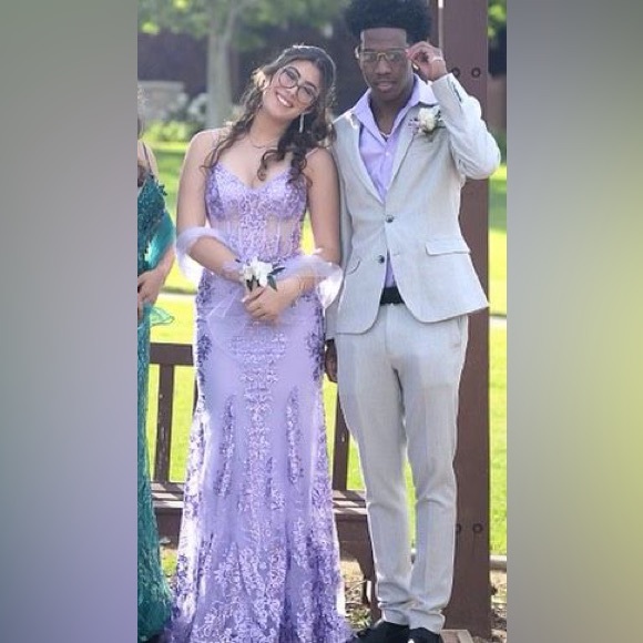 LILAC PROM DRESS - Picture 2 of 6